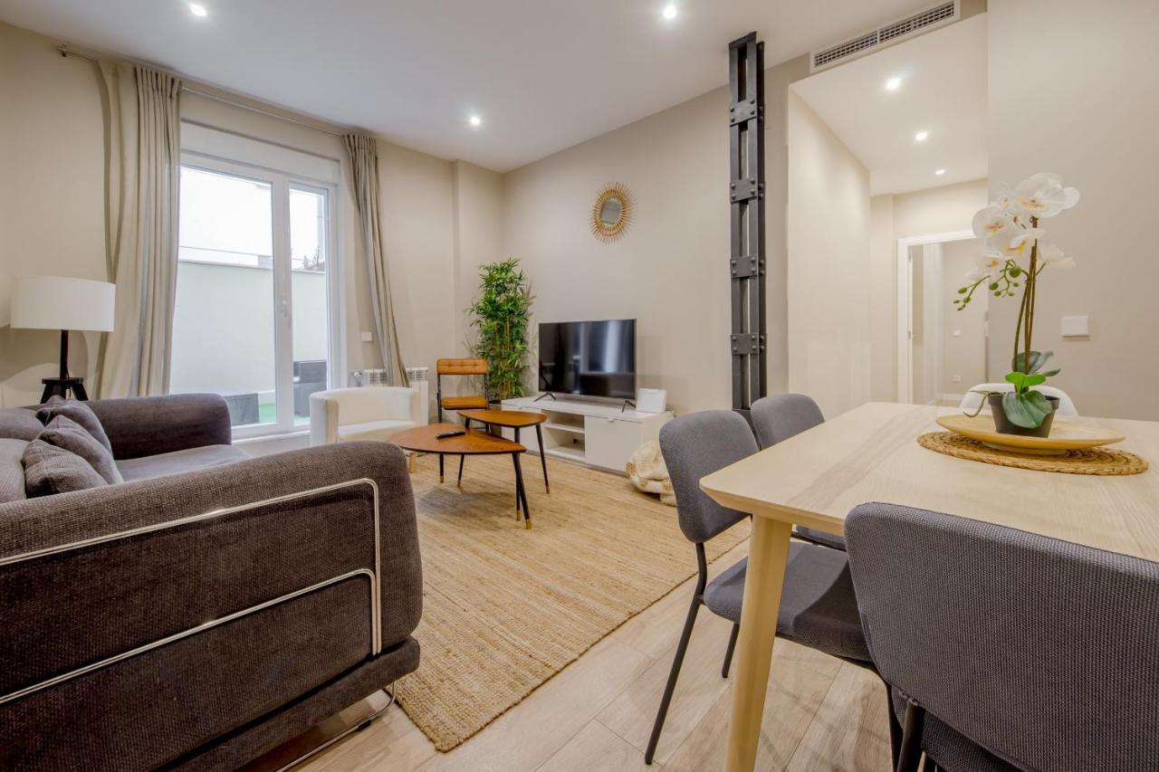 Acogedor Apt 3 Habitaciones Y Terraza En El Centro マドリード エクステリア 写真