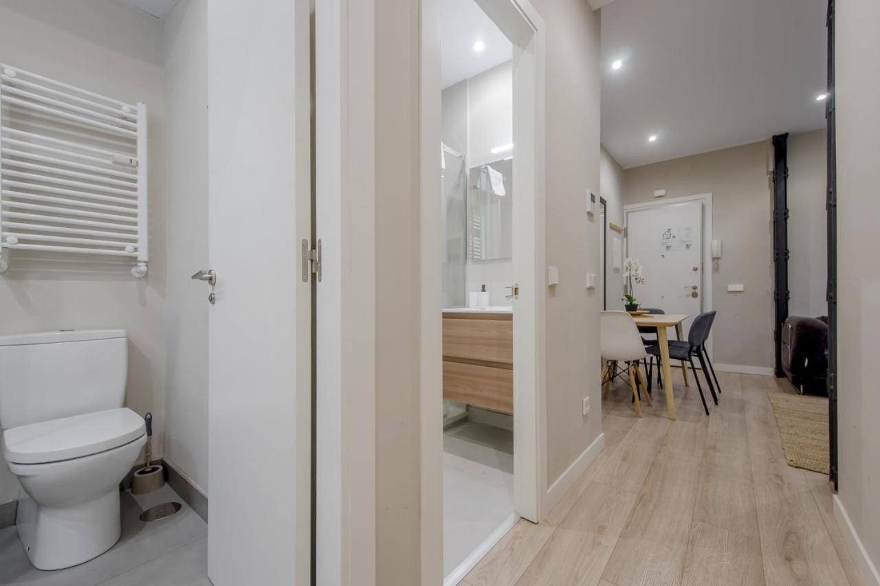 Acogedor Apt 3 Habitaciones Y Terraza En El Centro マドリード エクステリア 写真