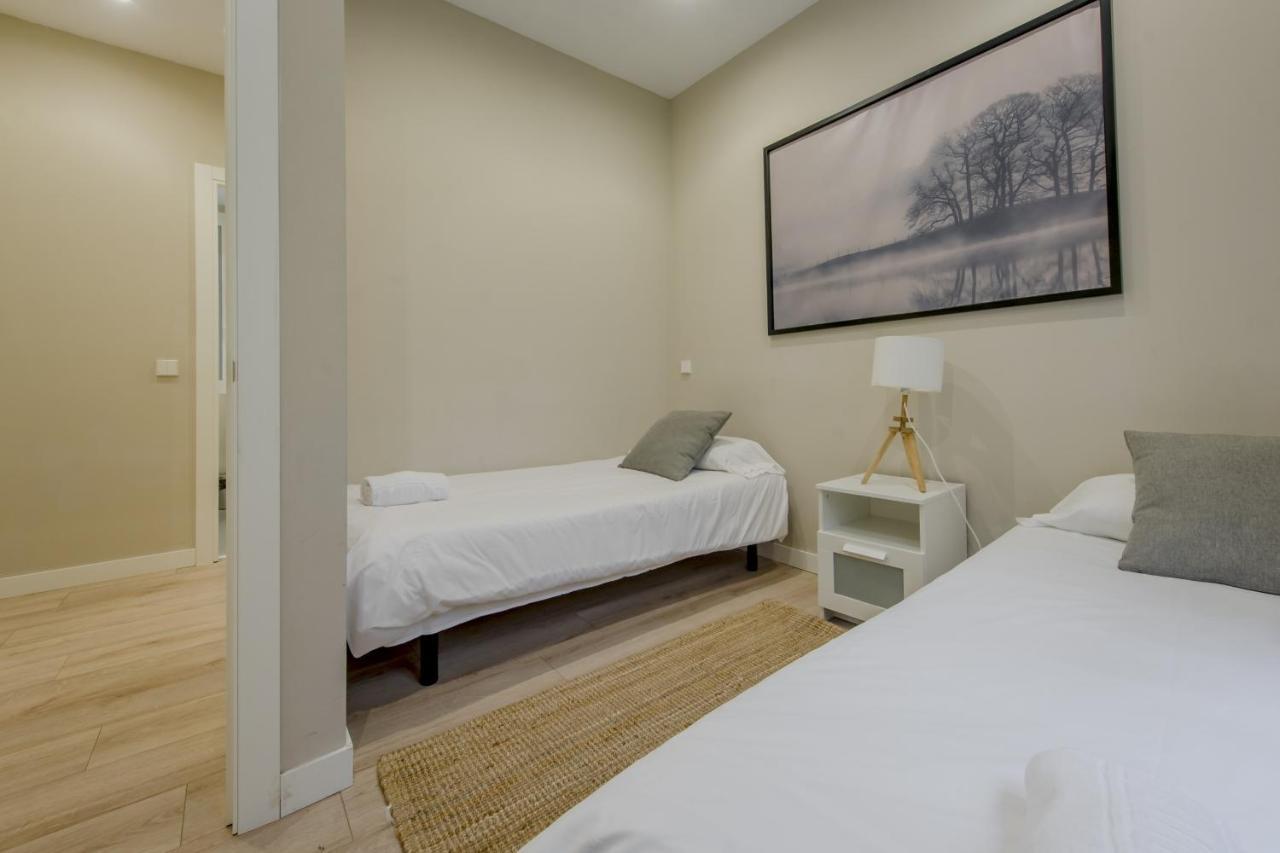 Acogedor Apt 3 Habitaciones Y Terraza En El Centro マドリード エクステリア 写真