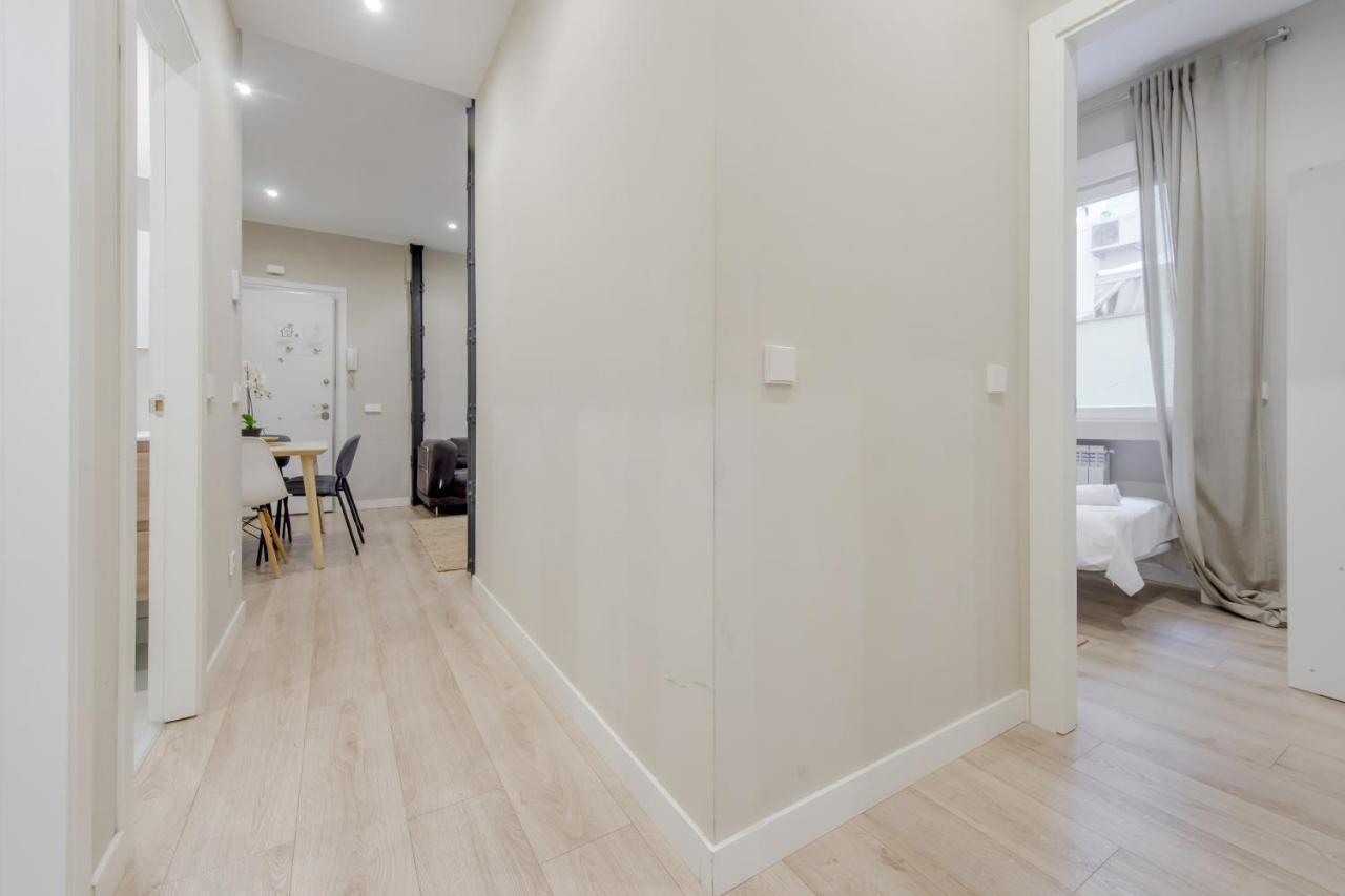 Acogedor Apt 3 Habitaciones Y Terraza En El Centro マドリード エクステリア 写真