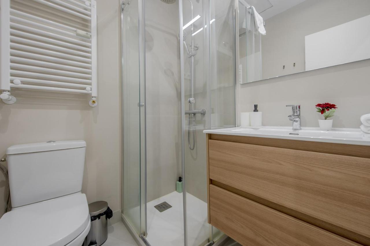 Acogedor Apt 3 Habitaciones Y Terraza En El Centro マドリード エクステリア 写真